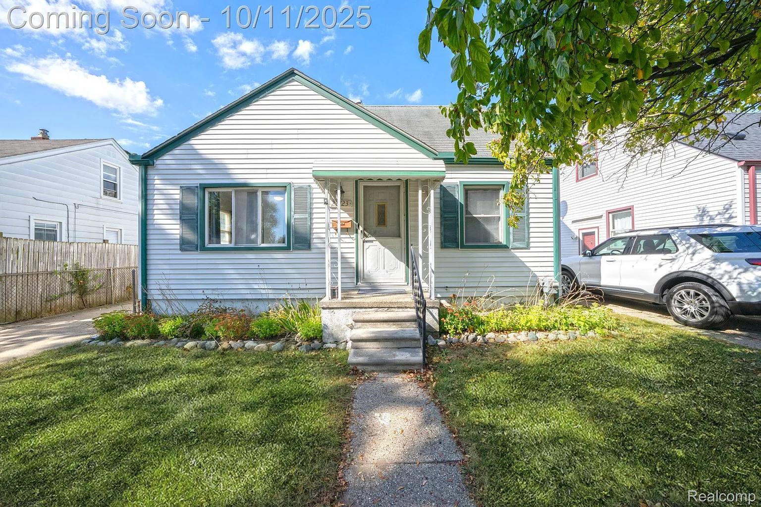 23723 Tawas Ave photo 1