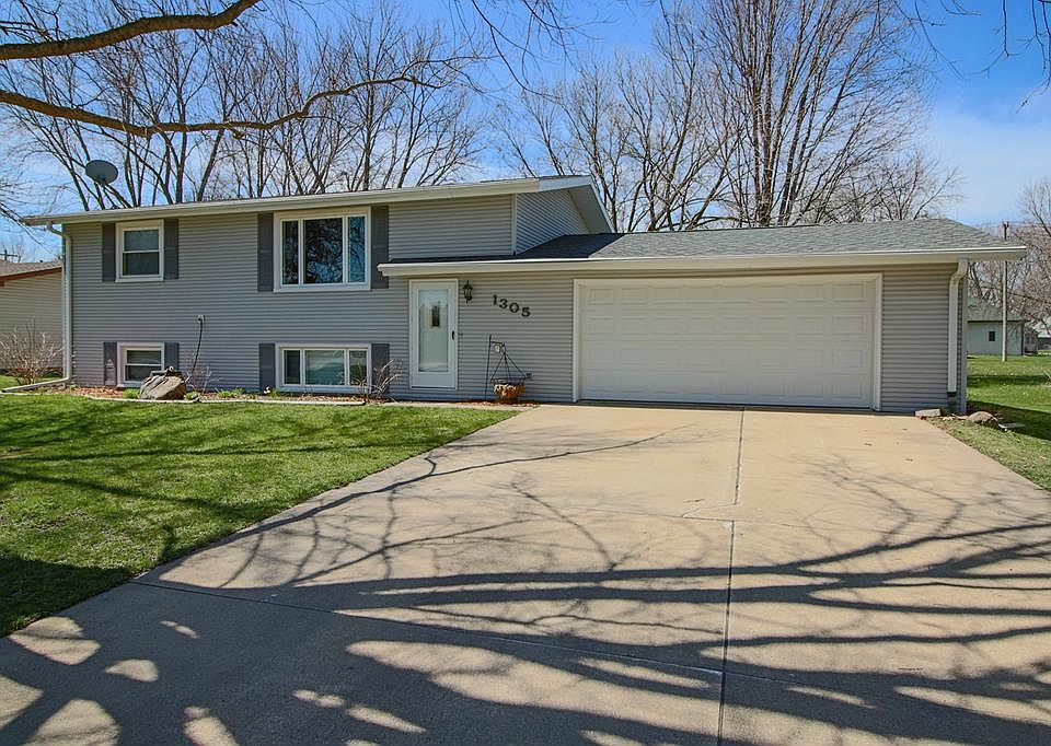 1305 Pleasant St, Gowrie, IA 50543 MLS 23495 Zillow