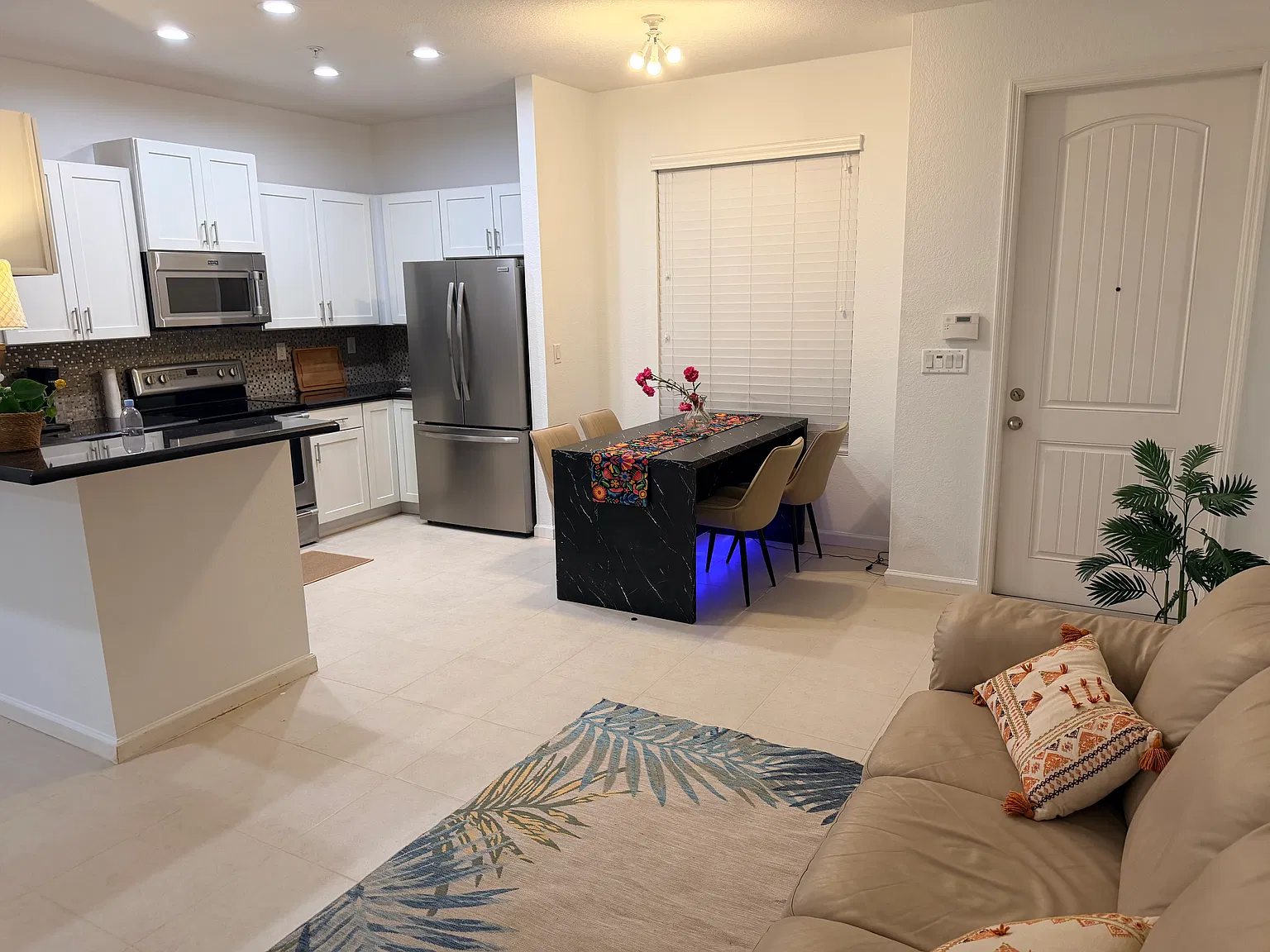 3 bed, 1586 sqft, $2,999 — Photo 4