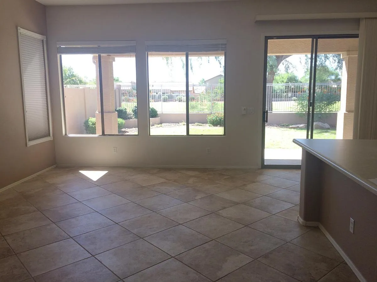 5431 W Greenbriar Drive — Photo 4