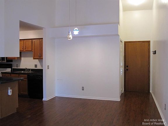 3rd image of 2482 Eagles Cir