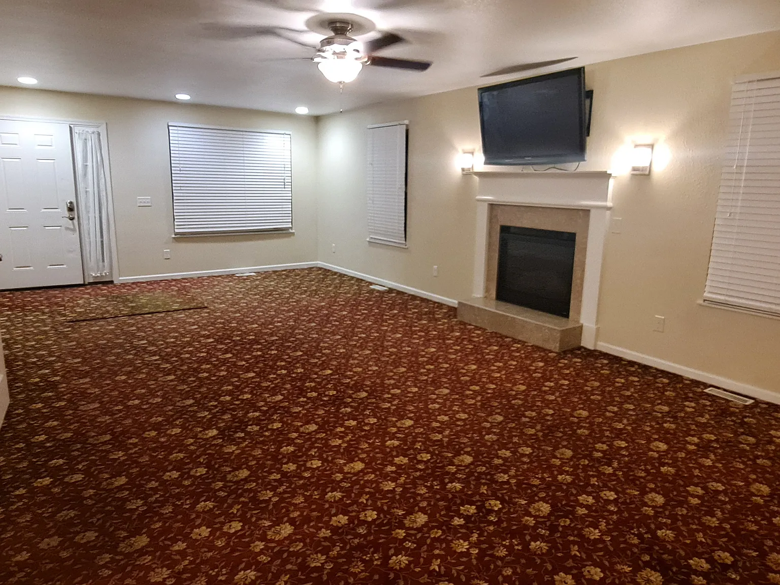 5 bed, 2500 sqft, $2,800 — Photo 2