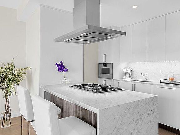 4th image of 460 W 42nd St APT 52N