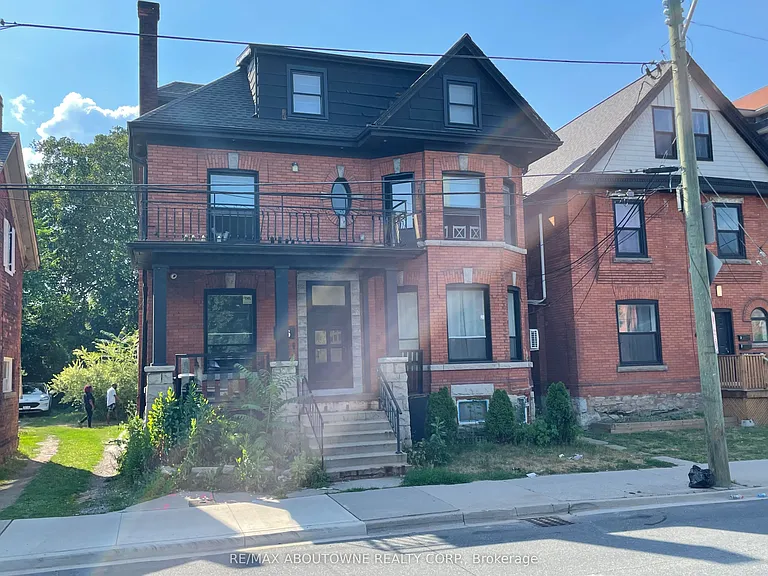 66 Wellington St S #100 — Photo 1