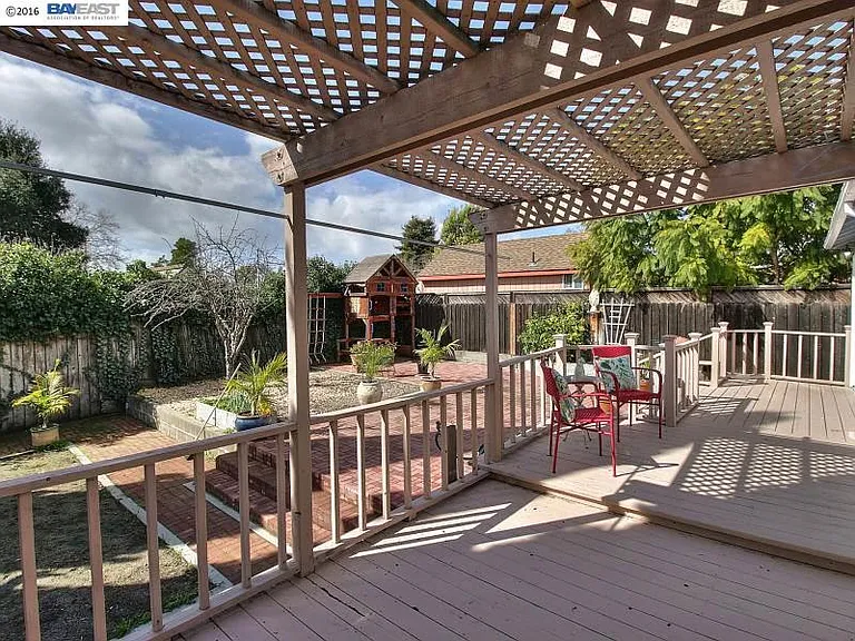 22215 Cameron St — Photo 23