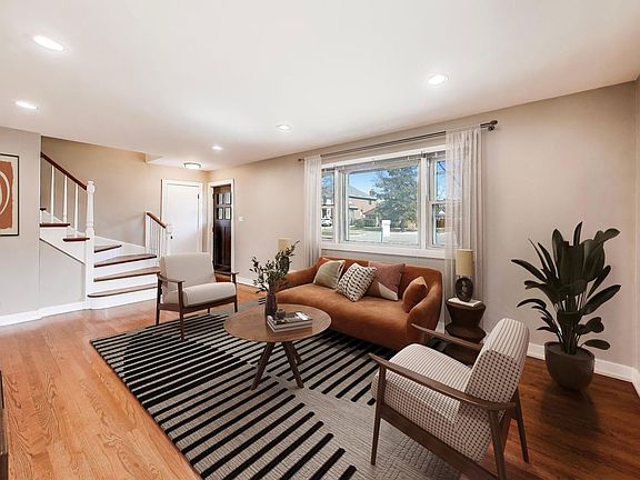 4th image of 1916 Courtland Ave