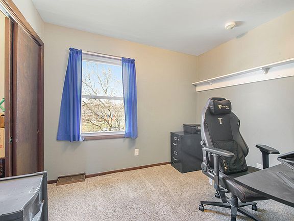 4th image of 5044 Marlowe Dr SE