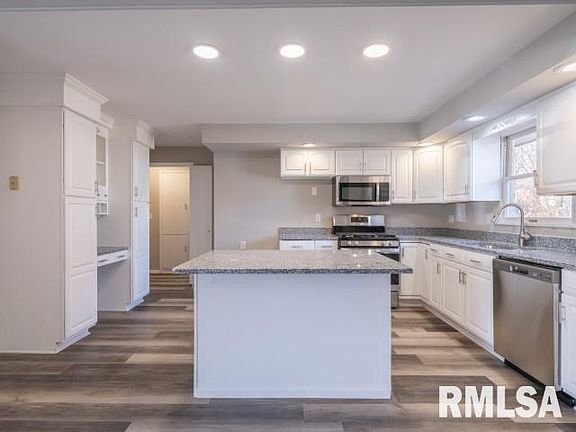 4th image of 2907 W Brookside Dr