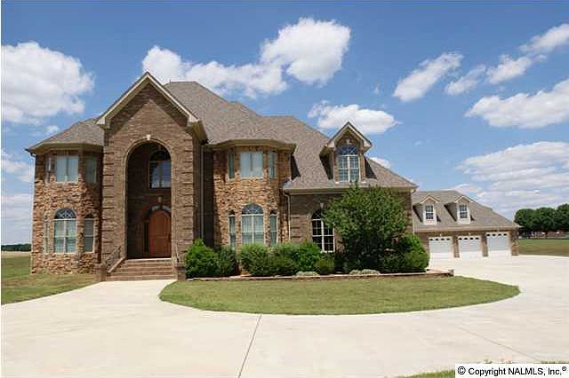 1st image of 135 Dixieland Dr