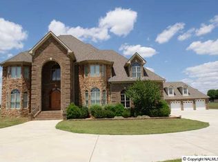 135 Dixieland Dr, New Market, AL 35761