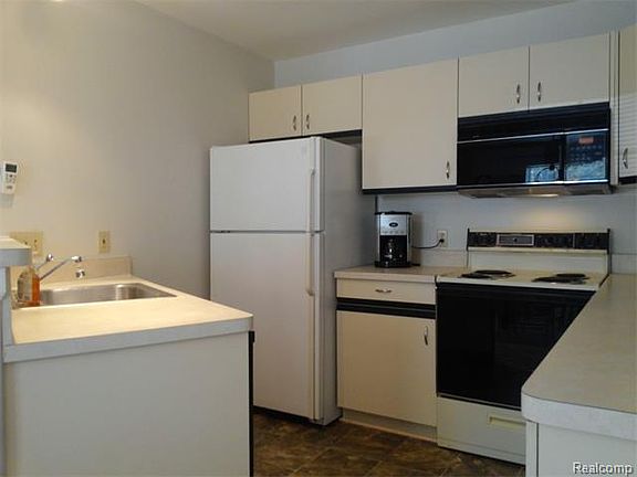 2nd image of 1541 N Bywood Ave #1