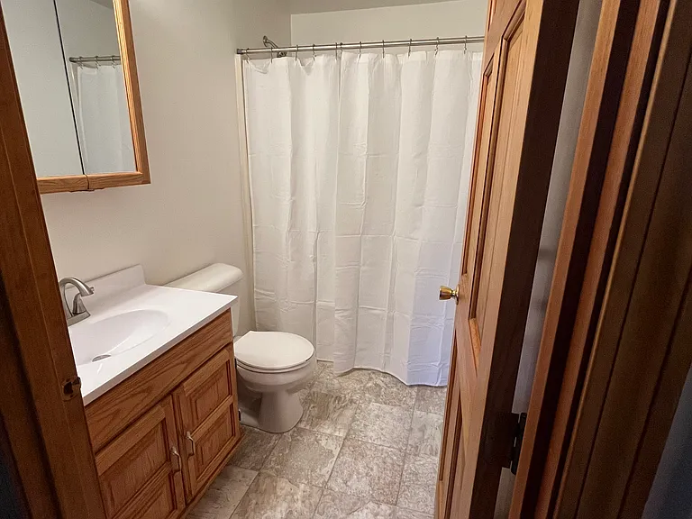 Master full bathroom