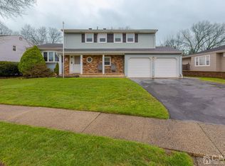 31 Robinhood Dr, Parlin, NJ 08859