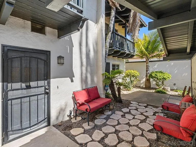 4264 Loma Riviera Ln — Photo 13