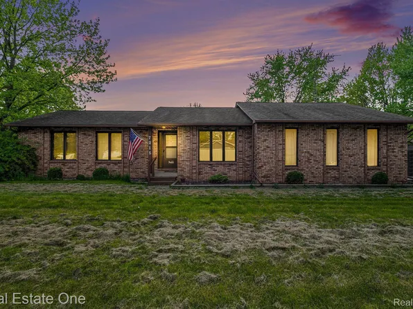 7215 S Fork Dr, Swartz Creek, MI 48473
