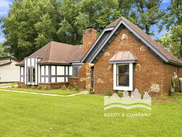 6213 Holly Park Dr — Photo 2