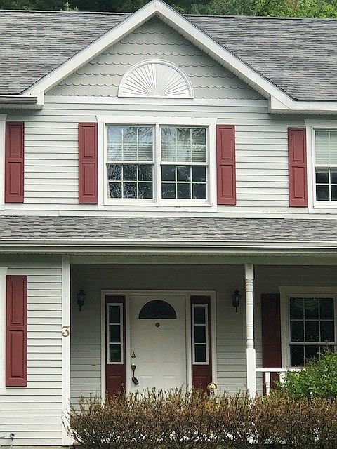 1st image of 3 Woodcrest Dr