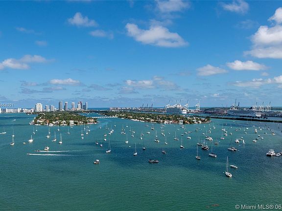 5th image of 1000 Venetian Way #1901