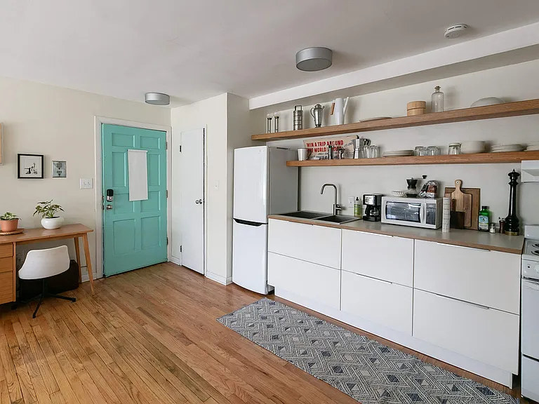 1060 Van Dyke — Photo 11