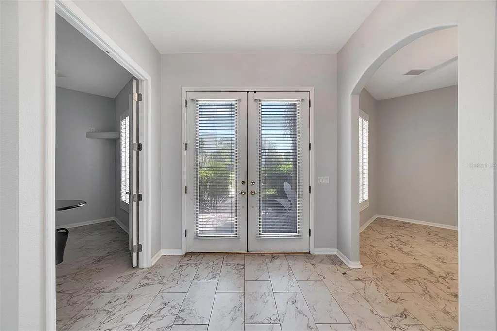 5 bed, 3.5 bath, 5391 sqft, $8,000 — Photo 4
