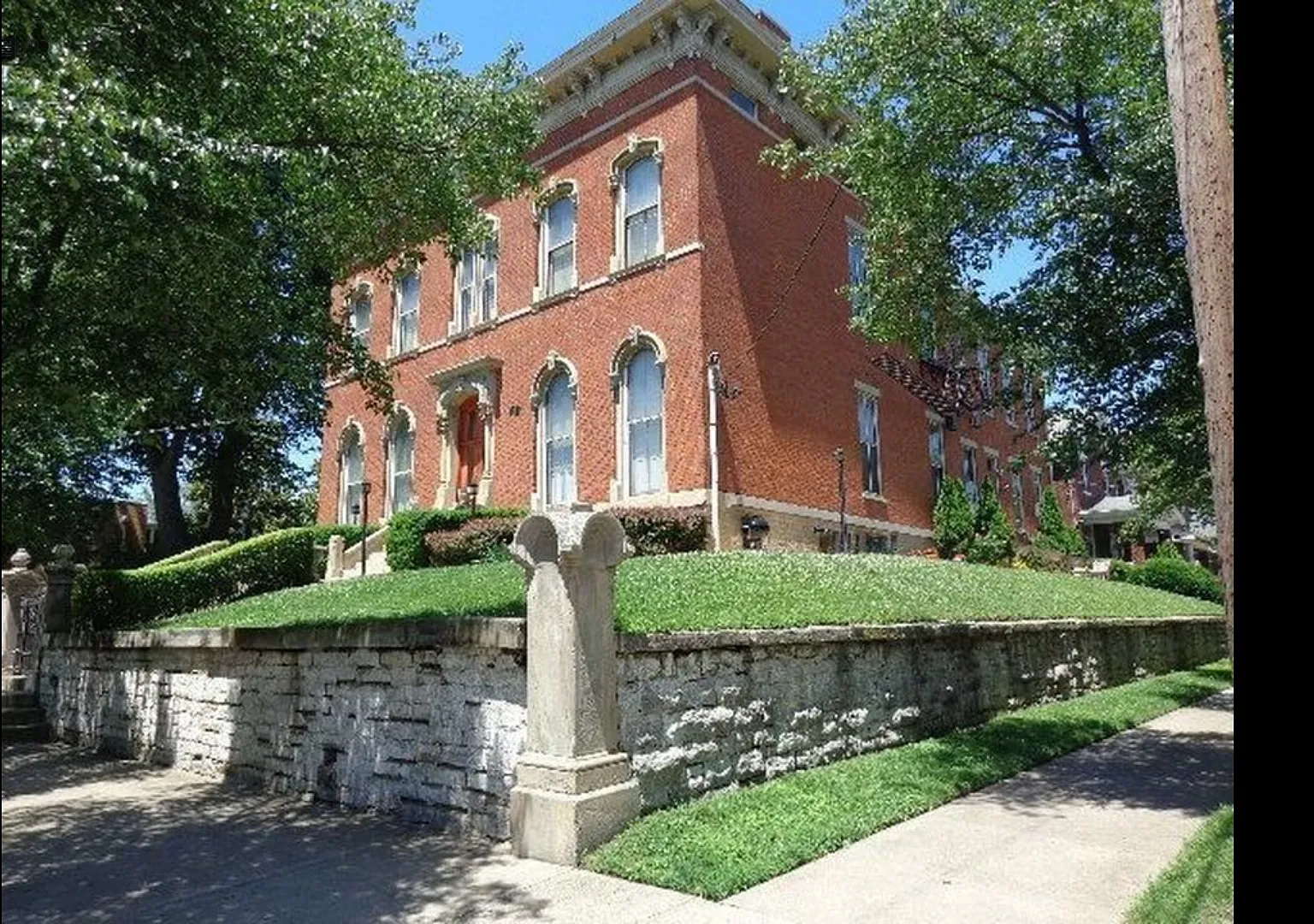 337 Washington Ave — Photo 1