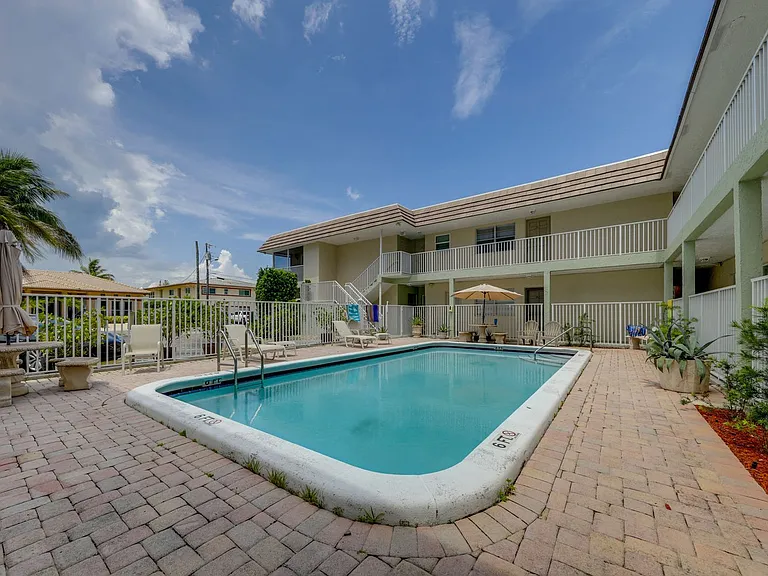 1450 N Riverside Dr #2-ID1580603P — Photo 23