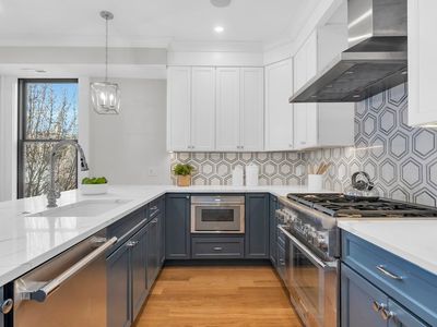9 Glover Ct #4, Boston, MA, 02127