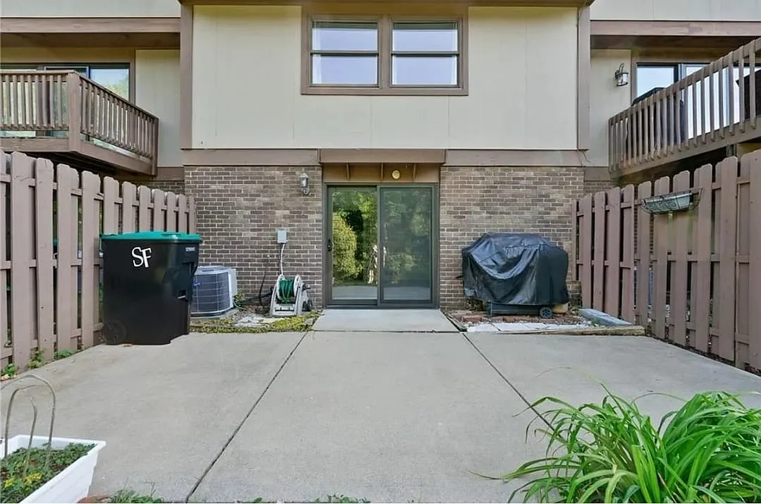 3 bed, 1324 sqft, $1,950 — Photo 4