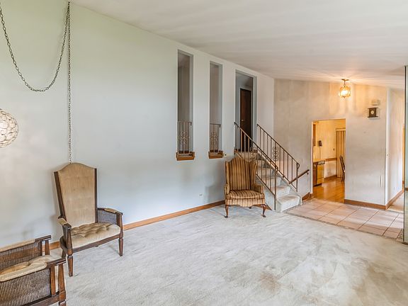 2nd image of 454 Estate Dr