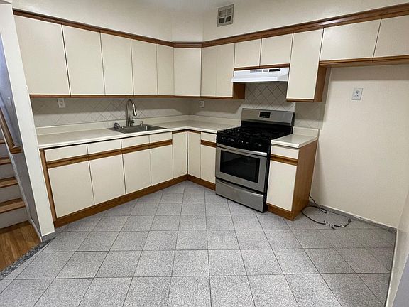 5th image of 155 Bay 47th St #2