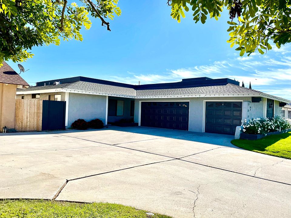 Beautiful Duplex with attached garage.Recently remodeled Single Level with private backyard