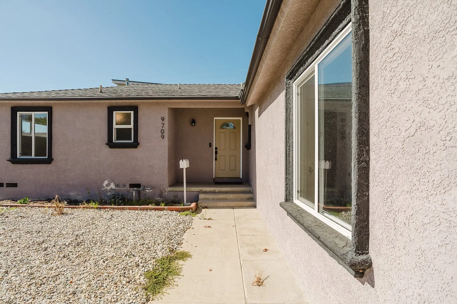 3 bed, 1295 sqft, $3,300 — Photo 2
