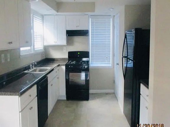 3rd image of 68 Macarthur Ave #1