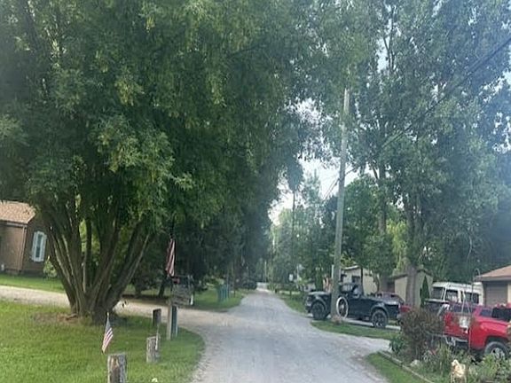 Exterior Neighborhood (street photo)