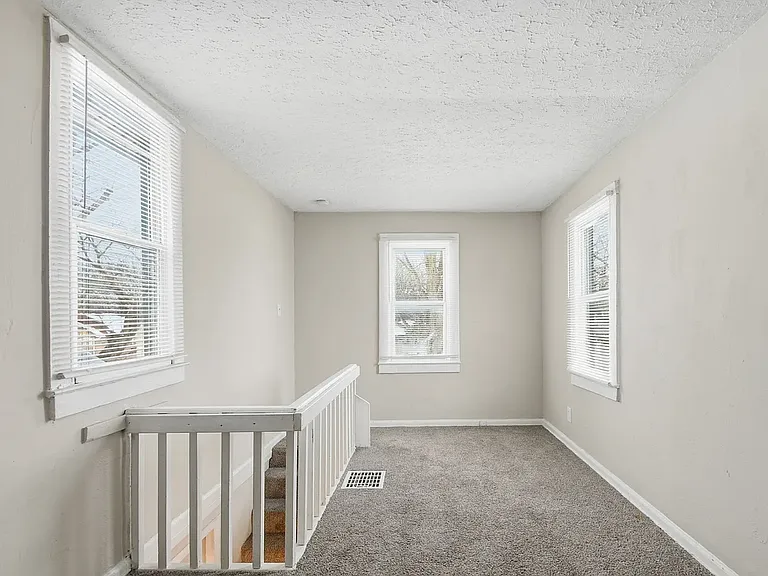 1343 Edgemont Ave — Photo 12