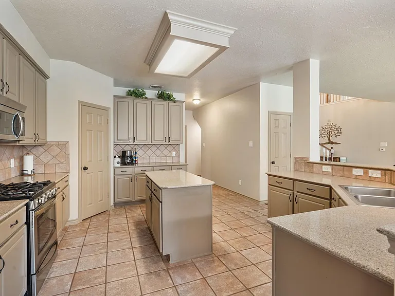 2911 Mossy Log Ct — Photo 7