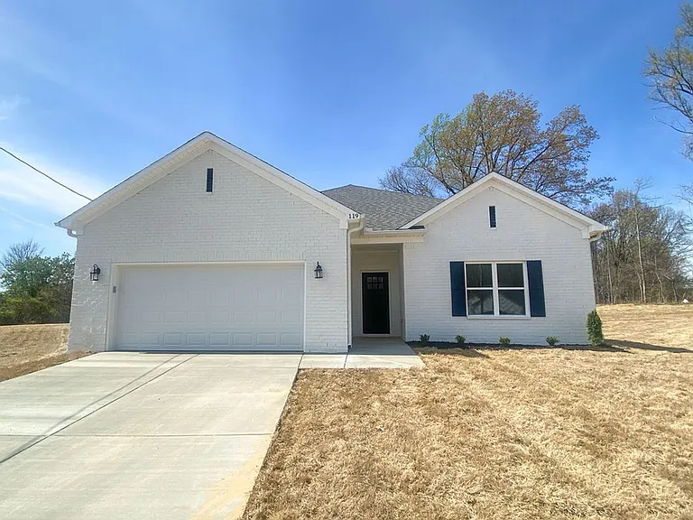 119 Oak Ave — Photo 1