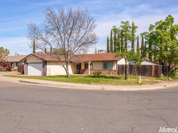 2nd image of 104 Sierra Woods Cir