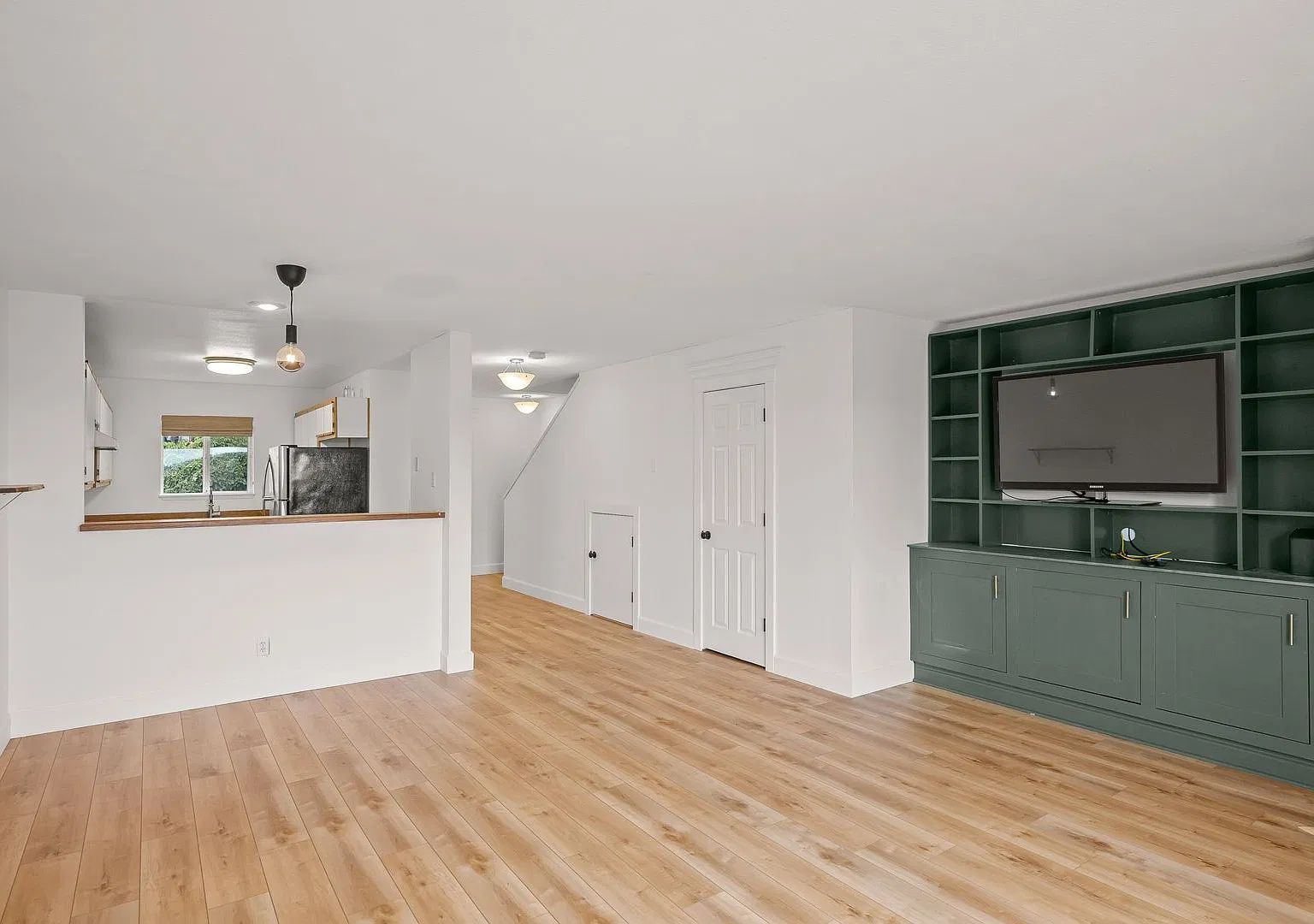 2 Bed/1.5 Townhome in West Linn w/ Garage — Photo 2
