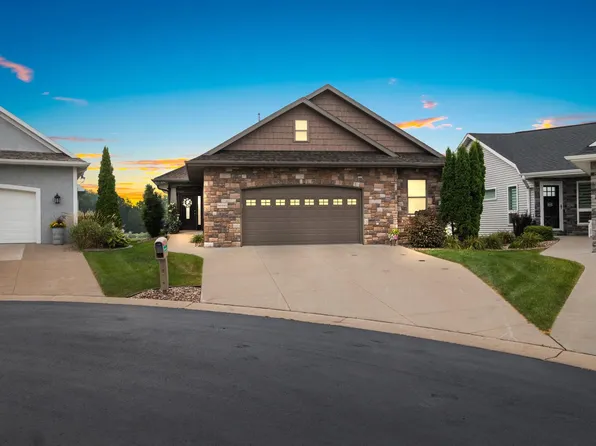 W6940 Hawkfield Ct, Greenville, WI 54942