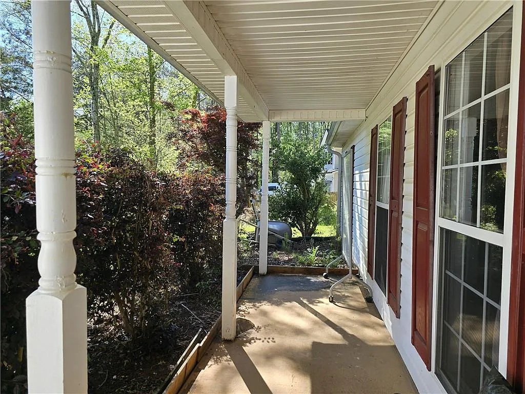 3 bed, 2.0 bath, 1270 sqft, $1,900 — Photo 4