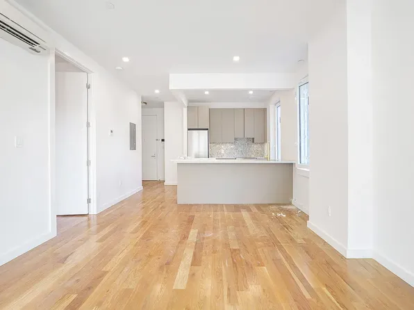 138-25 Barclay Ave, Flushing, NY