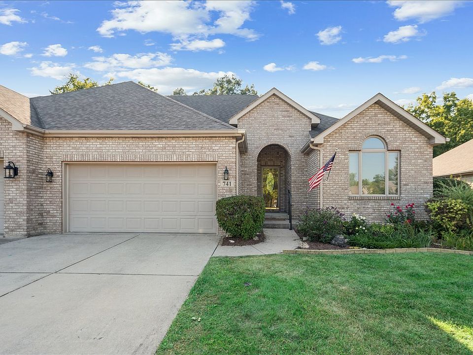 1st image of 741 River Bluff Dr