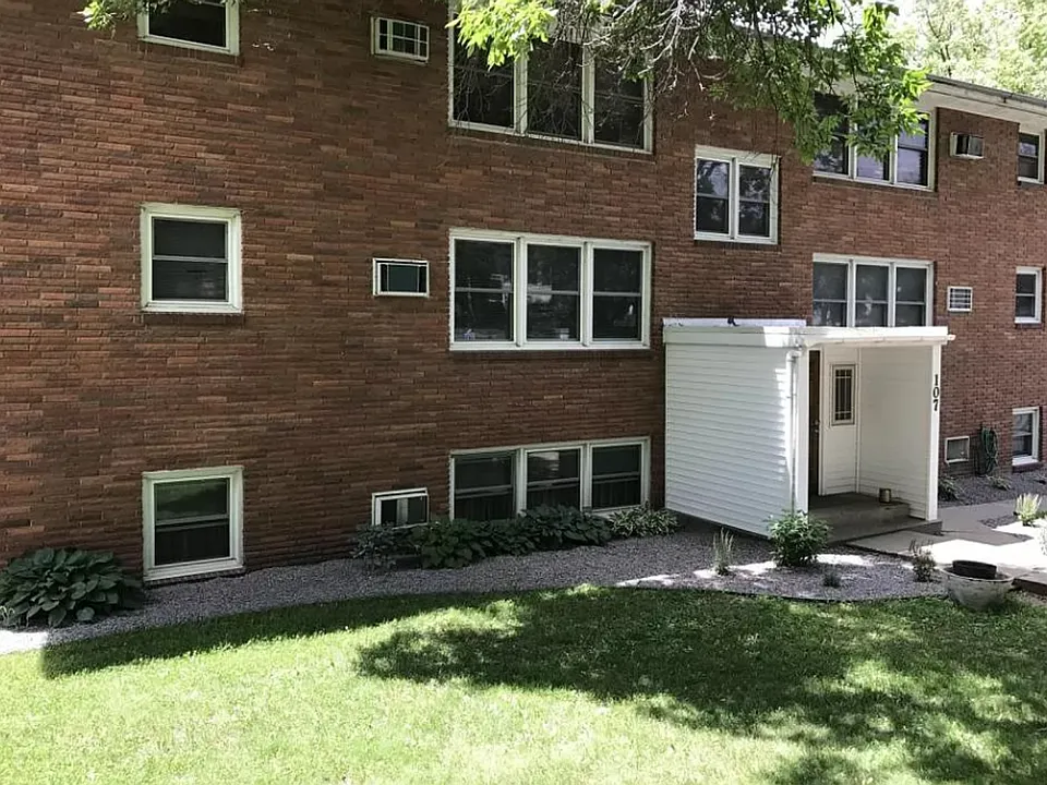107 3rd Ave S