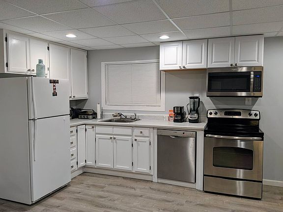 3rd image of 555 Leland Ave #2