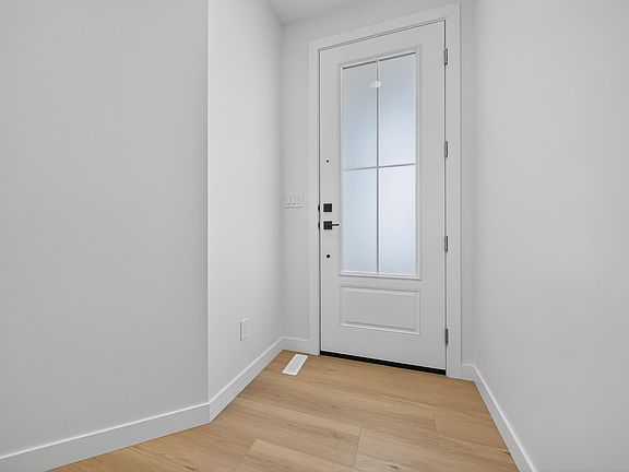 5th image of 3285 Chernowski Way SW