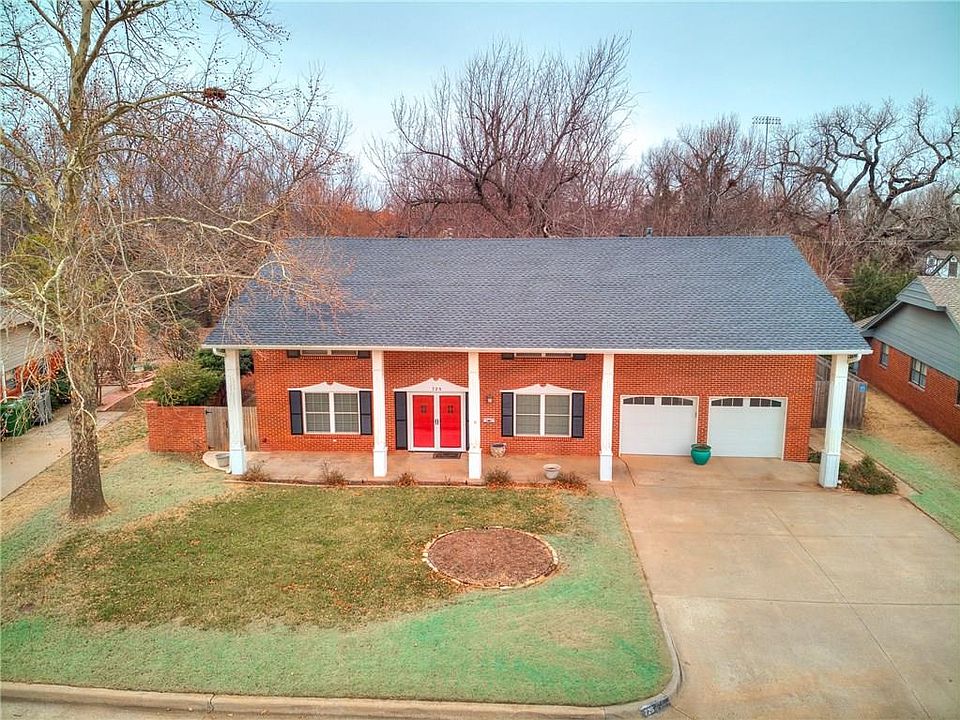 1st image of 725 Kingston Dr