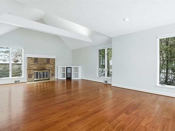 3rd image of 31 Woodland Dr