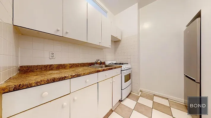 Rented by Bond New York | media 9