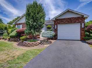 10 Lesley Dr, Marlboro, NJ 07746